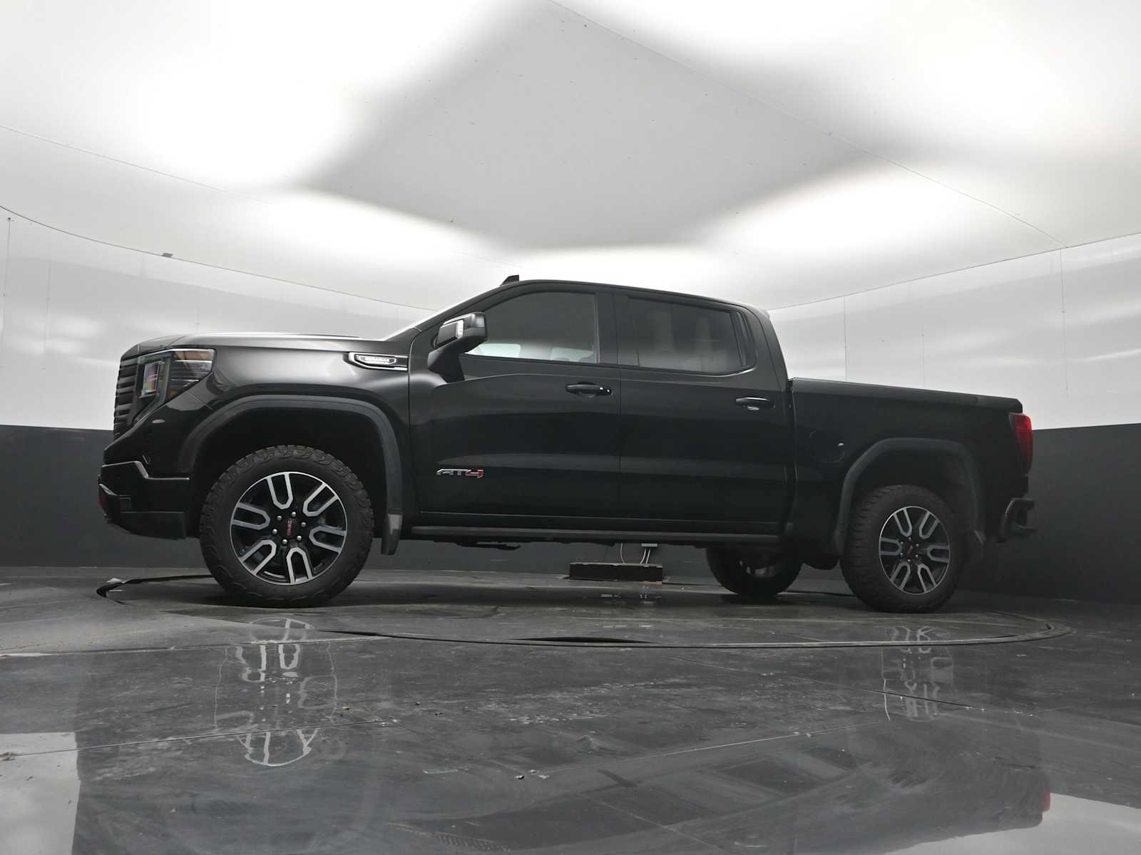 Used 2025 GMC Sierra 1500 AT4 w/ AT4 Premium Package AWD/4WD image 21