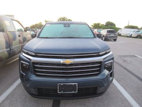 Used 2025 Chevrolet Traverse LT w/ Enhanced Driving Package AWD/4WD image 2