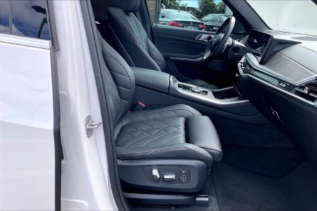 Used 2024 BMW X5 xDrive40i w/ Parking Assistance Package AWD/4WD image 8