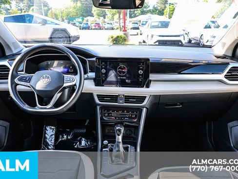 Used 2025 Volkswagen Taos SE FWD image 29