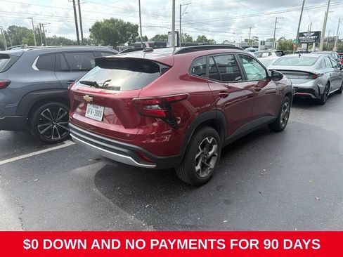 Used 2025 Chevrolet Trax LT w/ LT Convenience Package FWD image 4
