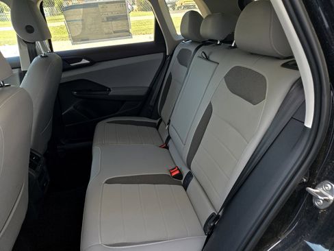 New 2024 Volkswagen Taos SE image 20