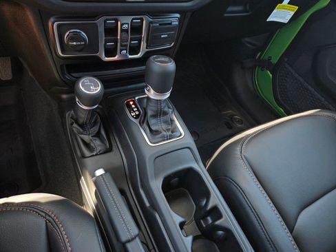 New 2026 Jeep Gladiator Sport AWD/4WD image 9