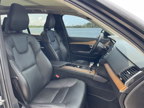 Used 2021 Volvo XC90 T6 Momentum w/ Protection Package Premier AWD/4WD image 7