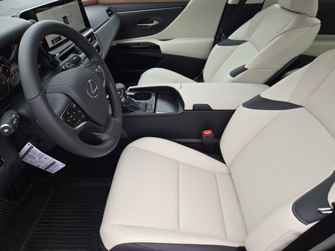 New 2025 Lexus ES 350 w/ Premium Package image 9