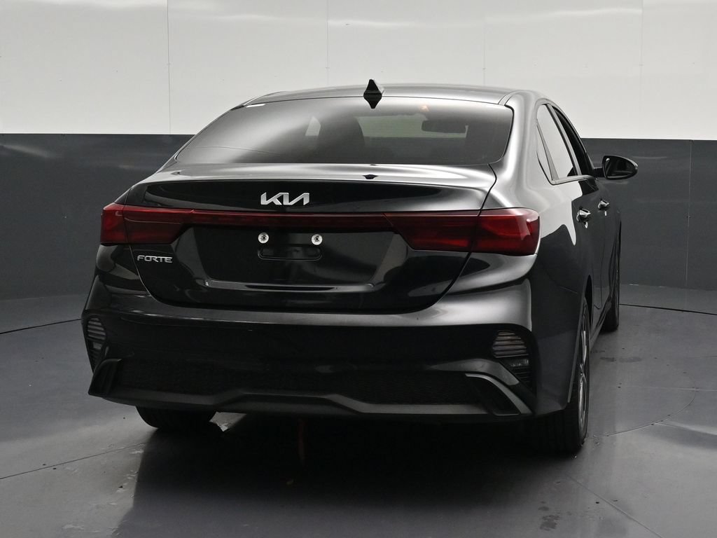 Used 2024 Kia Forte LXS w/ LXS Technology Package FWD image 2