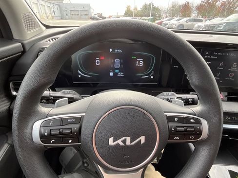 Used 2023 Kia Sportage LX image 32