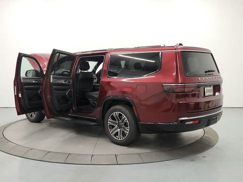 Used 2024 Jeep Wagoneer L Series II w/ Flexible Seating Group AWD/4WD image 13