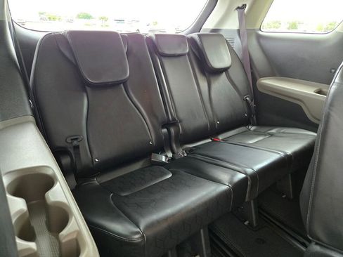 Used 2025 Kia Carnival FWD image 24