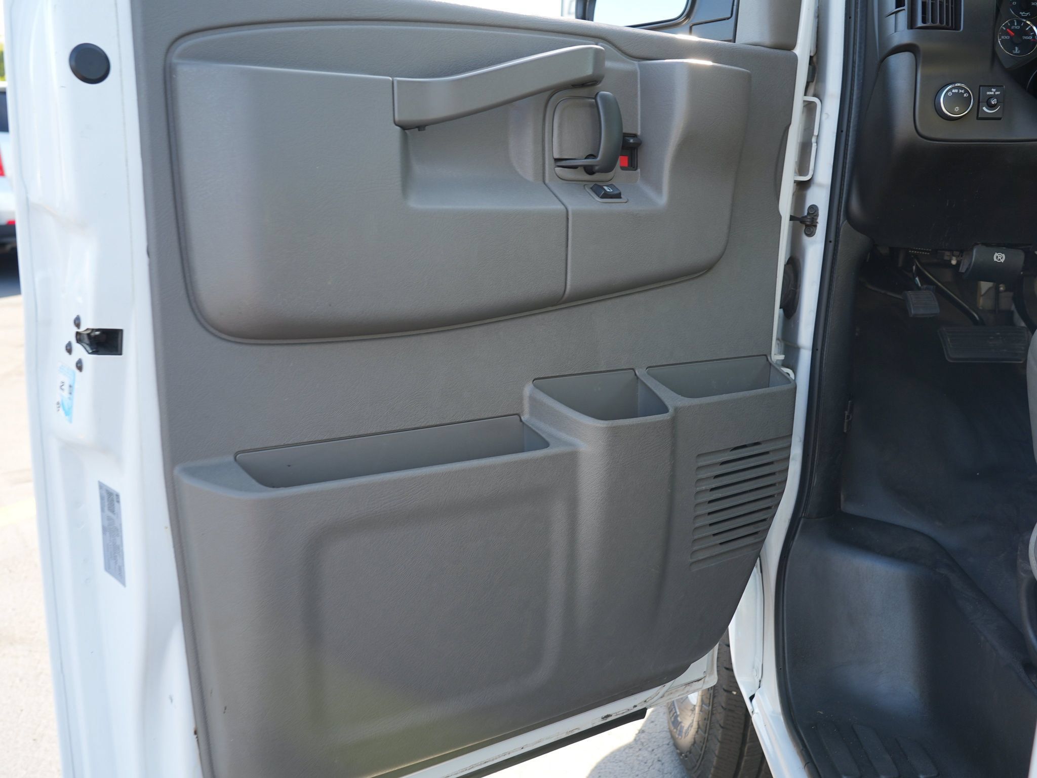 Used 2020 Chevrolet Express 3500 w/ Driver Convenience Package RWD image 14