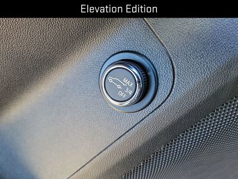 Certified 2023 GMC Acadia SLE image 13