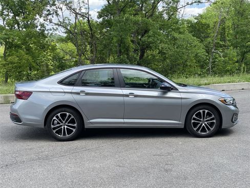 Used 2024 Volkswagen Jetta Sport FWD image 6