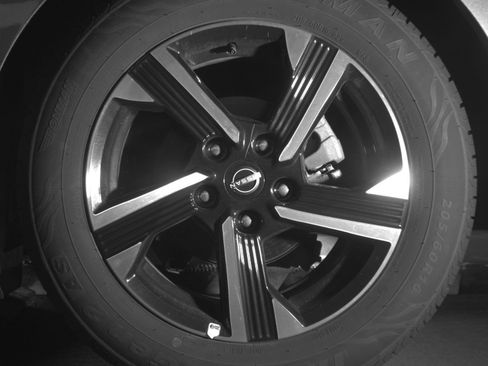 Used 2025 Nissan Sentra SV FWD image 14