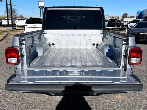 Used 2022 Jeep Gladiator Mojave w/ Trailer Tow Package image 28