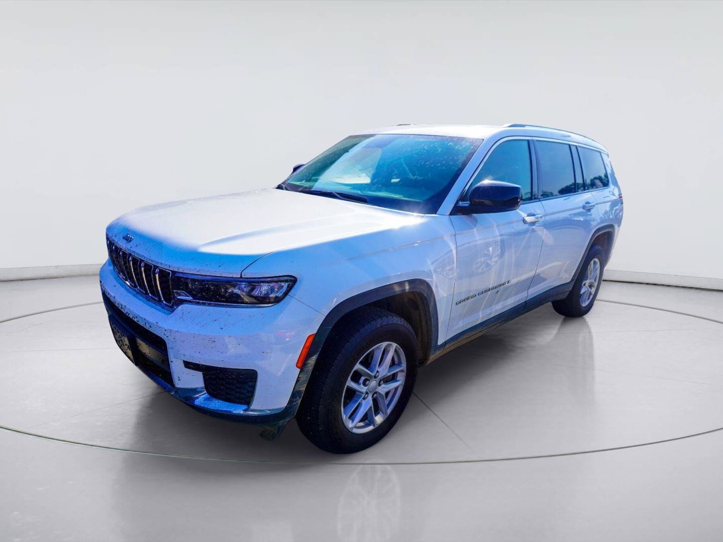 Used 2024 Jeep Grand Cherokee L Laredo RWD image 1