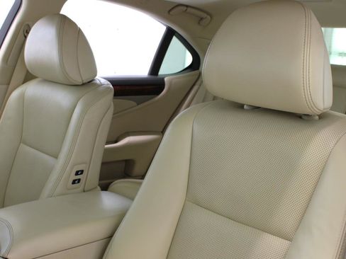 Used 2016 Lexus LS 460 w/ Comfort Package image 34