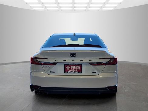 Used 2025 Toyota Camry SE image 6
