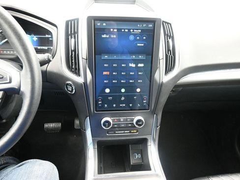 Used 2024 Ford Edge Titanium AWD/4WD image 11