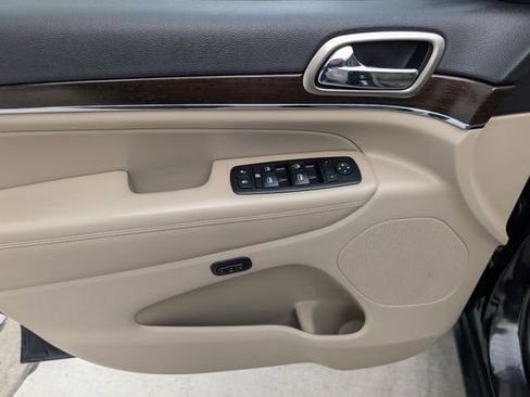 Used 2015 Jeep Grand Cherokee Limited w/ Trailer Tow Group IV image 10