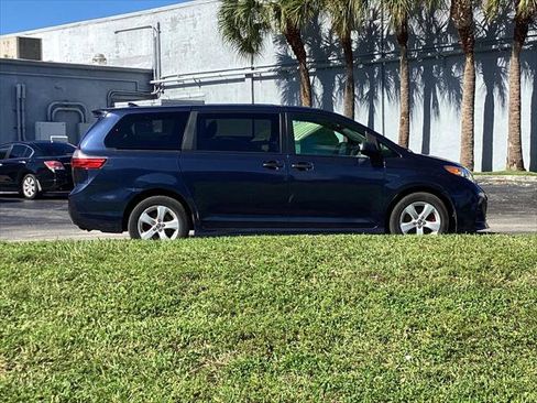 Used 2019 Toyota Sienna L image 11