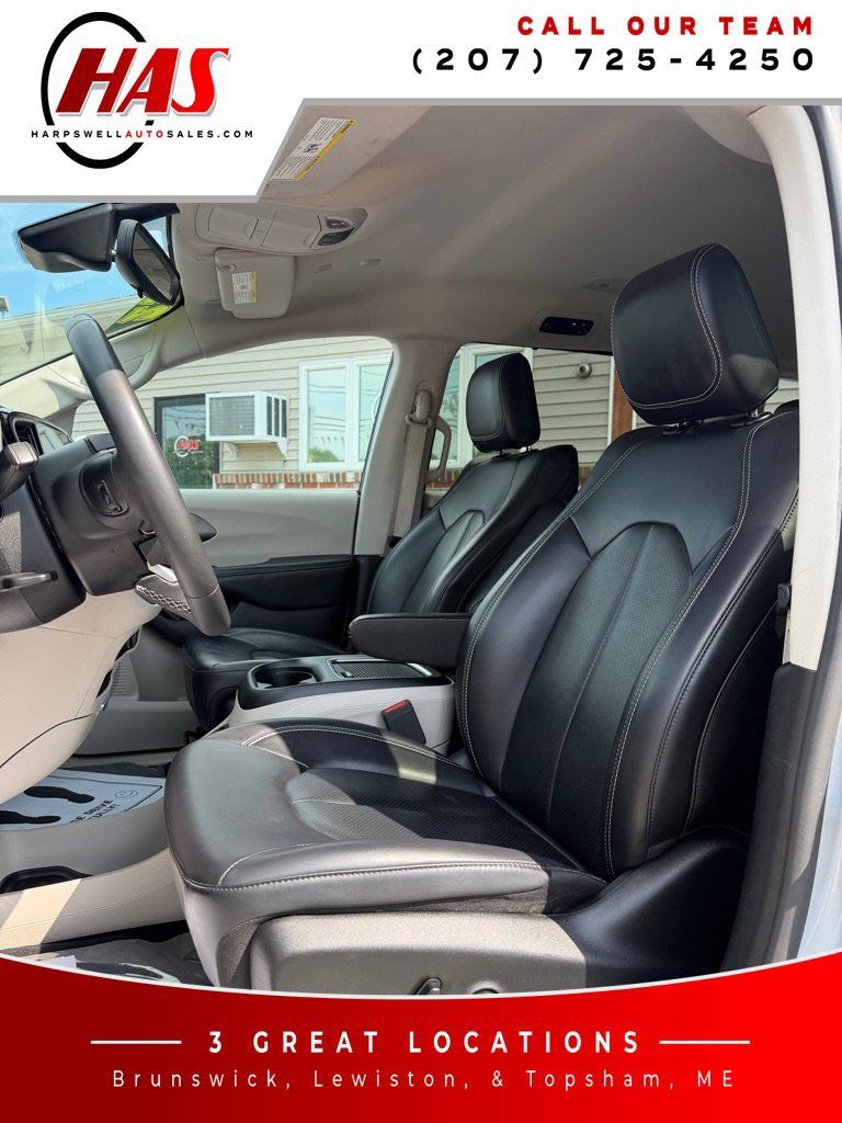 Used 2023 Chrysler Pacifica Touring-L FWD image 11