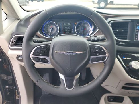 Used 2024 Chrysler Voyager LX image 20