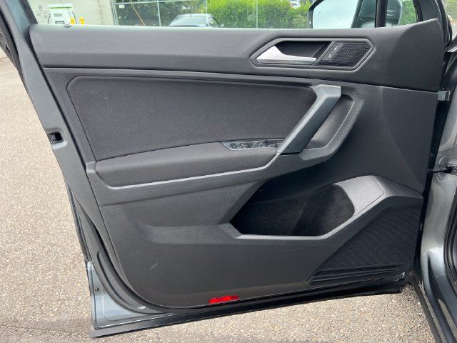 Used 2019 Volkswagen Tiguan S w/ 3rd Row Seat Package AWD/4WD image 16