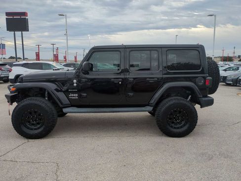 Used 2018 Jeep Wrangler Unlimited Sahara image 5
