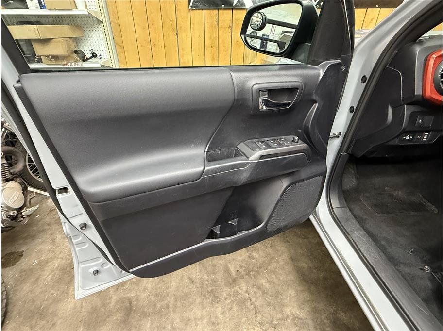 Used 2020 Toyota Tacoma TRD Sport AWD/4WD image 14