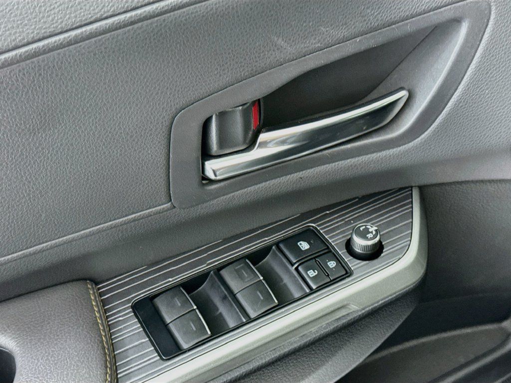 Used 2022 Toyota Sienna XLE Woodland Edition AWD/4WD image 20