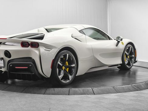 Used 2022 Ferrari SF90 Spider image 60