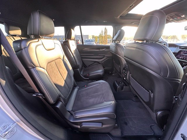 Used 2025 Jeep Grand Cherokee L Altitude AWD/4WD image 31