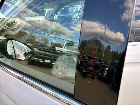 Used 2025 Ford Expedition Active AWD/4WD image 8