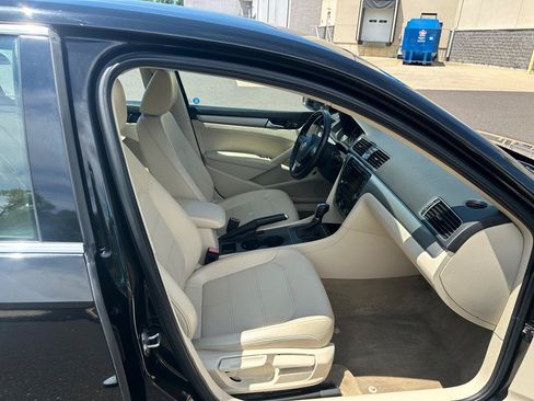 Used 2015 Volkswagen Passat 1.8T Limited Edition FWD image 17