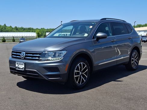 Used 2021 Volkswagen Tiguan SE w/ Panoramic Sunroof Package AWD/4WD image 3