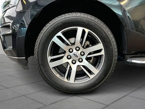 Used 2023 Ford Expedition Limited image 20