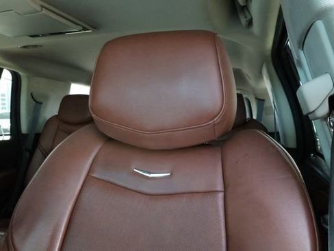 Used 2015 Cadillac Escalade Luxury image 12