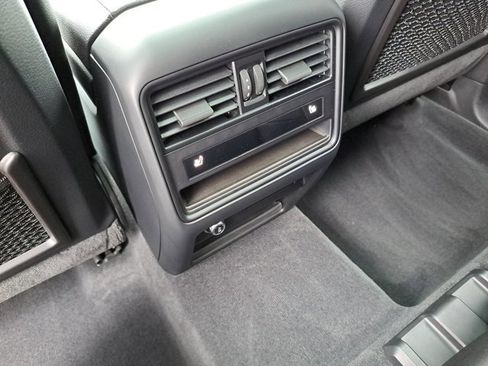 Certified 2024 Porsche Cayenne image 18