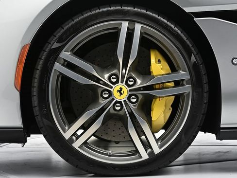 Used 2019 Ferrari Portofino RWD image 31