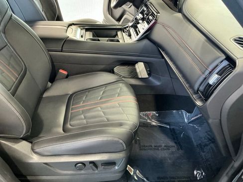 Used 2025 Nissan Armada PRO-4X AWD/4WD image 17