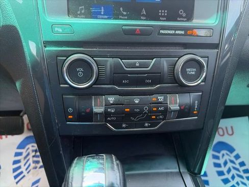 Used 2018 Ford Explorer XLT w/ Equipment Group 202A FWD image 19