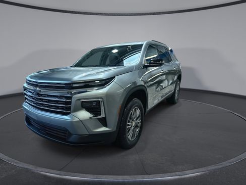 New 2026 Chevrolet Traverse LT w/ Driver Confidence Package AWD/4WD image 10