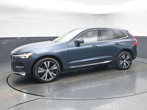 Used 2023 Volvo XC60 B5 Plus w/ Climate Package image 4