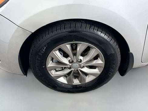 Used 2021 Kia Sedona LX image 35