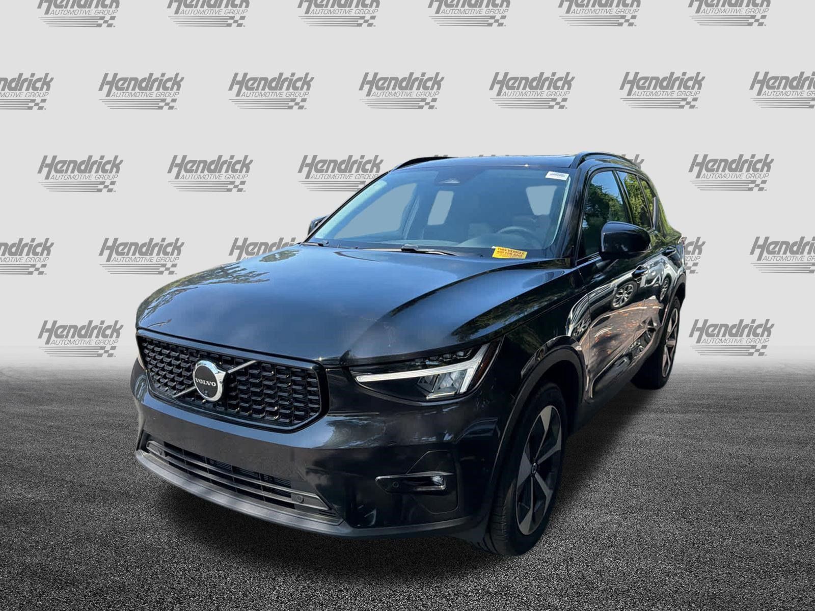 Certified 2026 Volvo XC40 B5 Plus AWD/4WD image 6