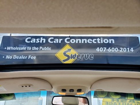 Used 2006 Lincoln Town Car Signature Limited image 30