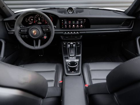 Certified 2026 Porsche 911 Targa 4 GTS AWD/4WD image 18