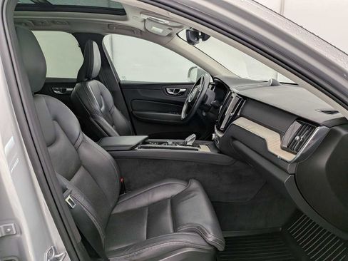 Used 2022 Volvo XC60 B5 Inscription w/ Advanced Package image 23