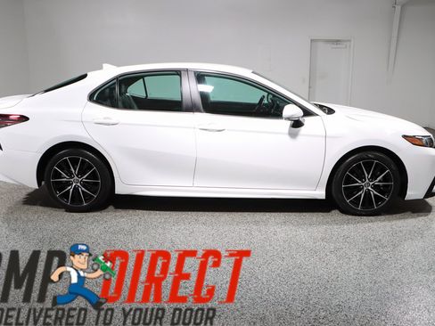 Used 2022 Toyota Camry SE FWD image 6