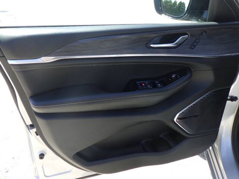 Used 2021 Jeep Grand Cherokee L Overland w/ Advanced Protech Group III AWD/4WD image 9
